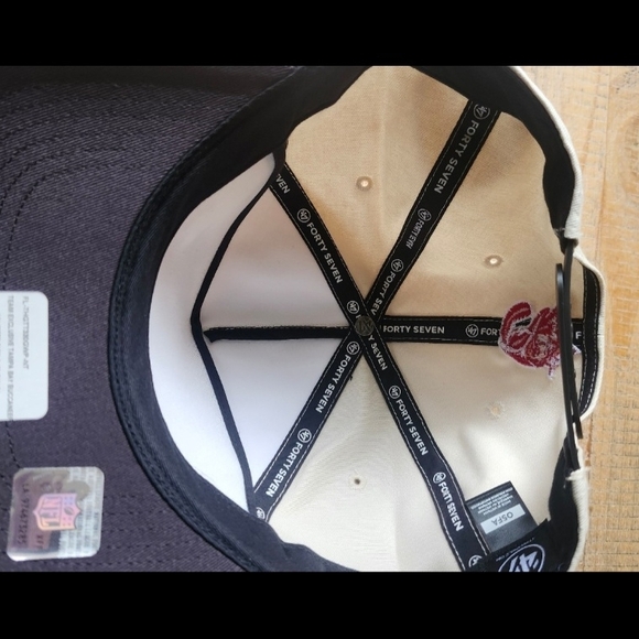 Buccaneers Adjustable Cap - Picture 11 of 12